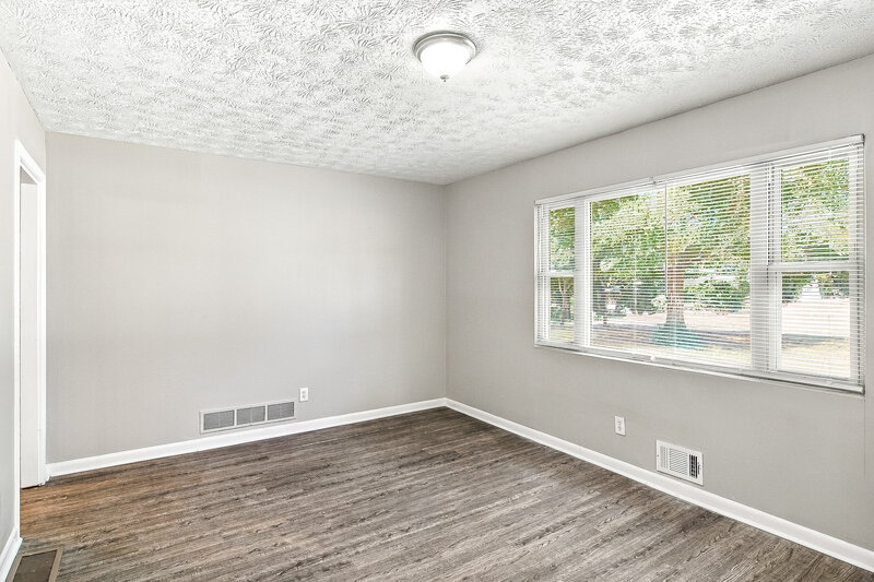 1,515/Mo, 5585 Greenwood Way Forest Park, GA 30297 Living Room View
