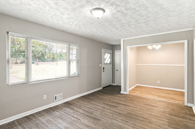 1,515/Mo, 5585 Greenwood Way Forest Park, GA 30297 Living Room View 2