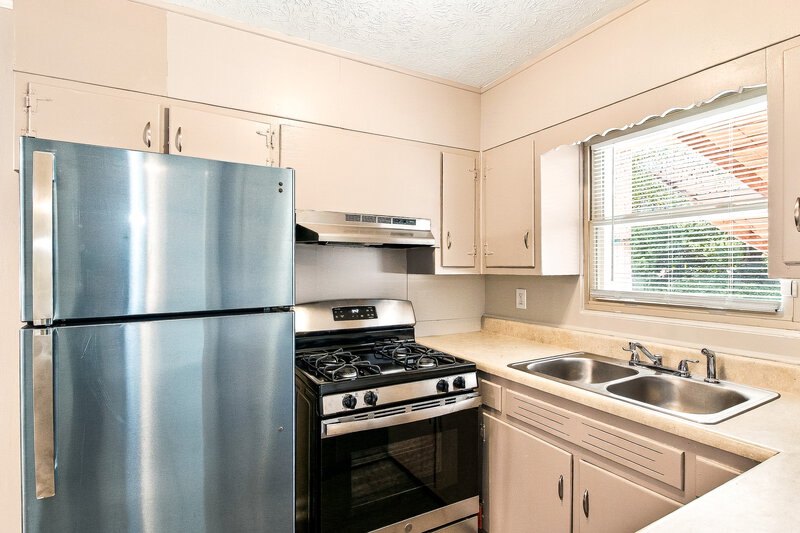 1,515/Mo, 5585 Greenwood Way Forest Park, GA 30297 Kitchen View
