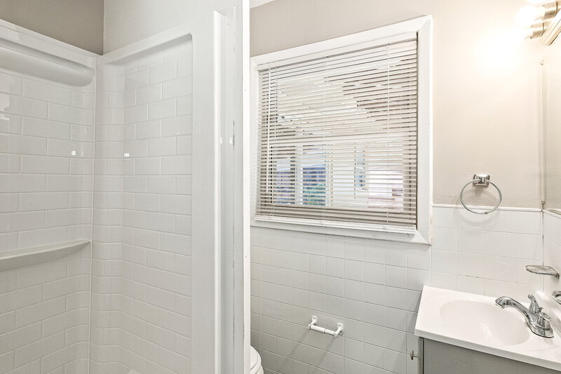 1,515/Mo, 5585 Greenwood Way Forest Park, GA 30297 Primary Bathroom View
