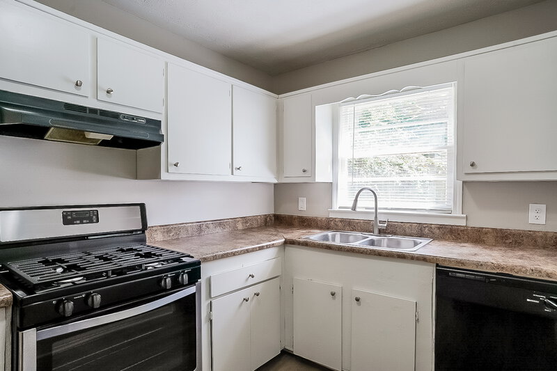 1,485/Mo, 3736 Paul Street Douglasville, GA 30135 Kitchen View 2