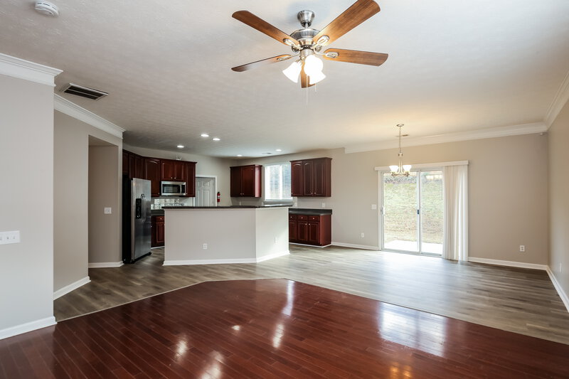 2,100/Mo, 3098 Farmstead Court Snellville, GA 30017 Living Room View 3