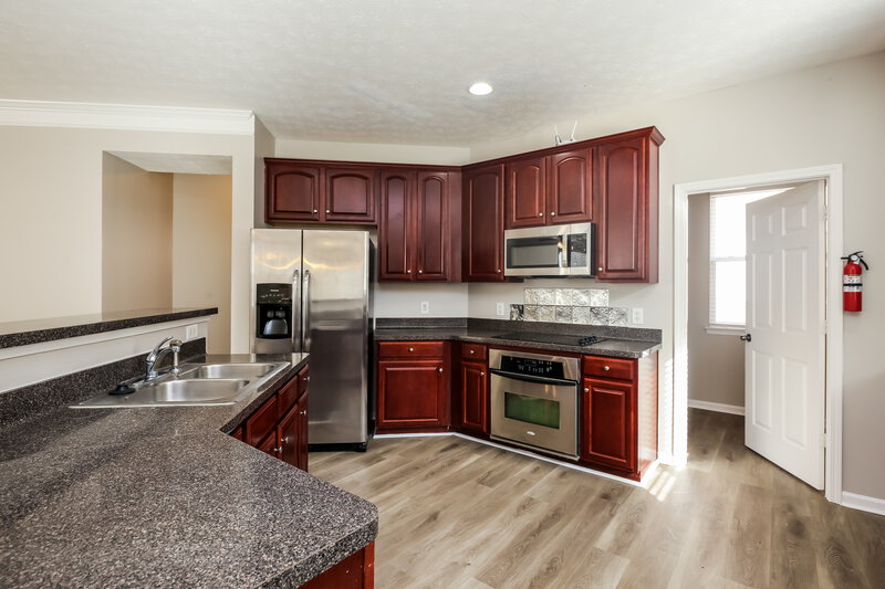 2,100/Mo, 3098 Farmstead Court Snellville, GA 30017 Kitchen View