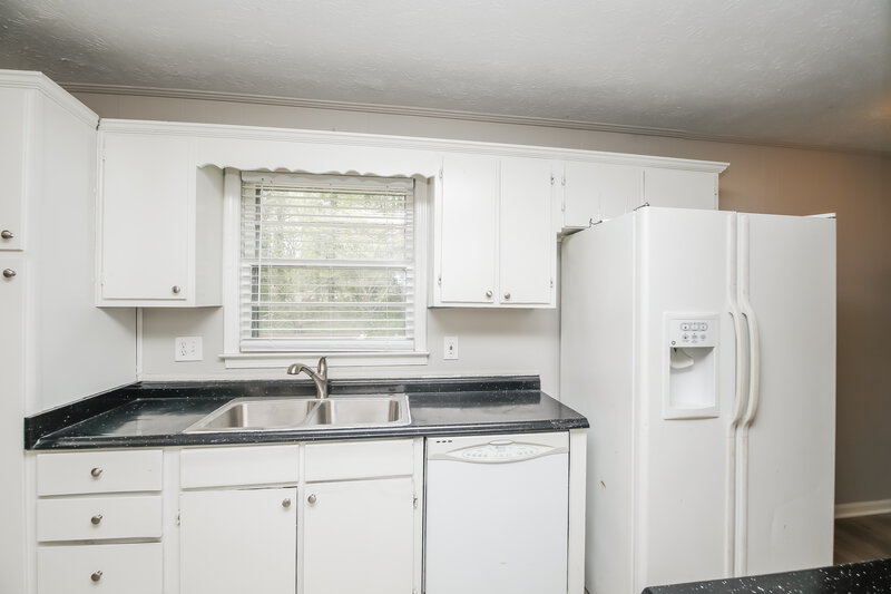 1,615/Mo, 250 Spanish Trails Way Dallas, GA 30157 Kitchen View 2