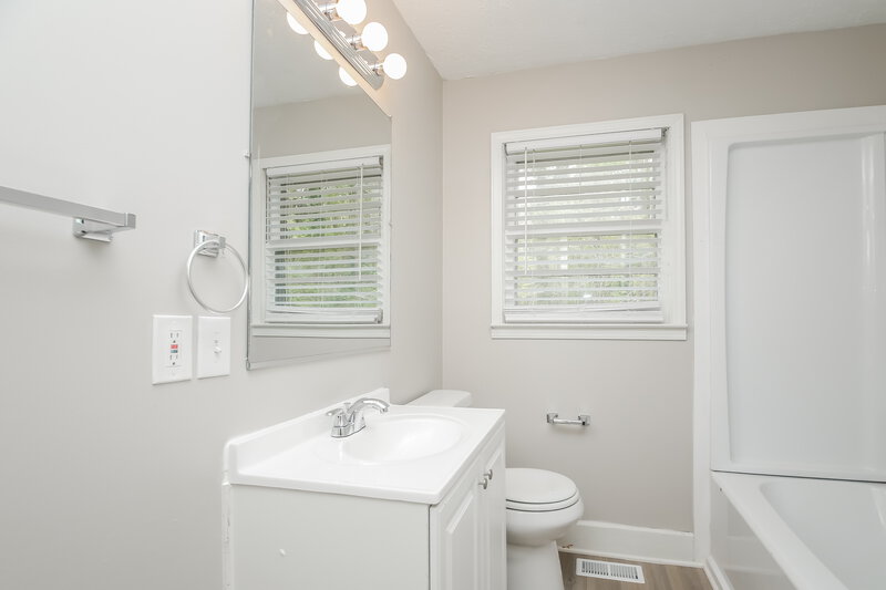 1,615/Mo, 250 Spanish Trails Way Dallas, GA 30157 Main Bathroom View