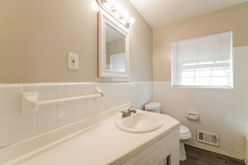 1,690/Mo, 3946 CREEL Drive Lithia Springs, GA 30122 Main Bathroom View