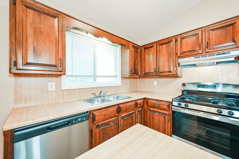 1,880/Mo, 5088 Phillip Court Stone Mountain, GA 30087 Kitchen View 2