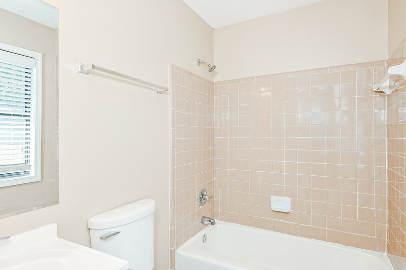 1,880/Mo, 5088 Phillip Court Stone Mountain, GA 30087 Main Bathroom View