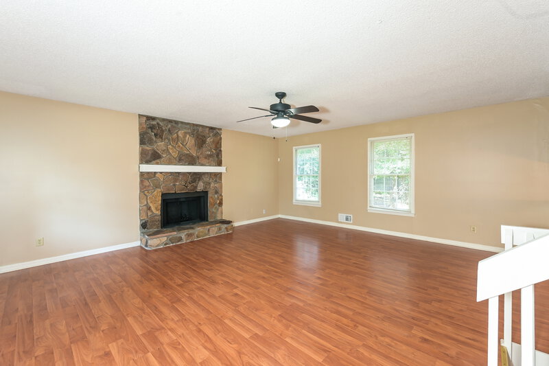 2,145/Mo, 5511 Shawnee Trail Norcross, GA 30071 Living Room View