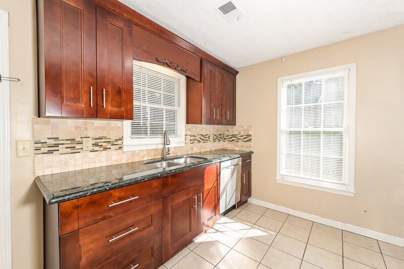 2,145/Mo, 5511 Shawnee Trail Norcross, GA 30071 Kitchen View