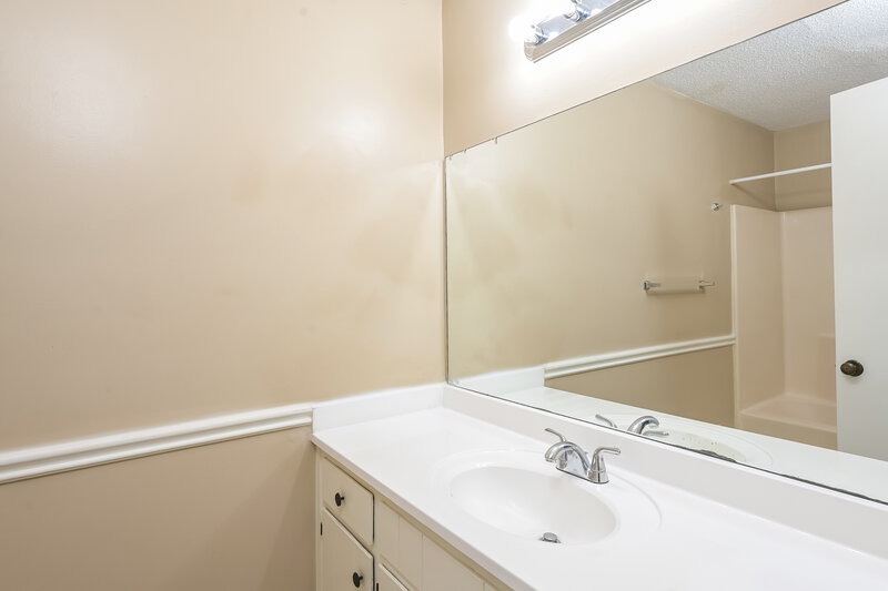2,145/Mo, 5511 Shawnee Trail Norcross, GA 30071 Main Bathroom View