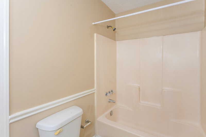 2,145/Mo, 5511 Shawnee Trail Norcross, GA 30071 Main Bathroom View 2