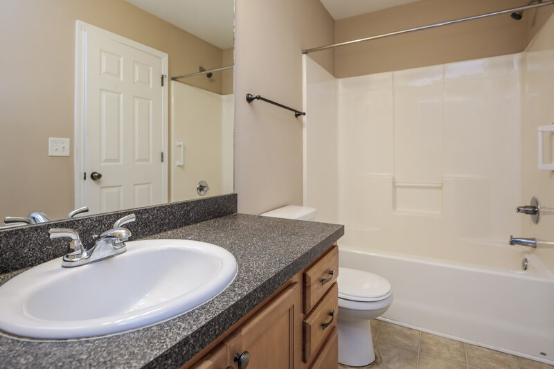 2,020/Mo, 6460 Old Still Trail Gainesville, GA 30506 Main Bathroom View 2