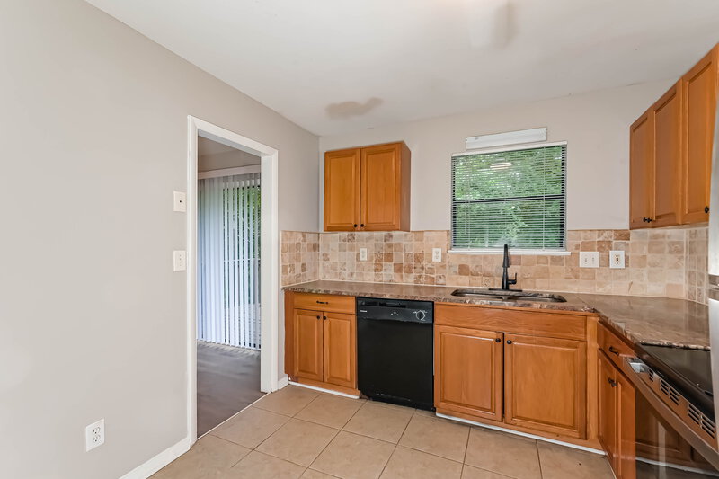 1,985/Mo, 3592 Riverchase Drive Decatur, GA 30034 Kitchen View 2