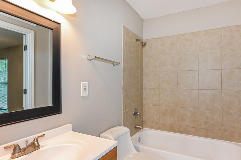 1,985/Mo, 3592 Riverchase Drive Decatur, GA 30034 Main Bathroom View 2