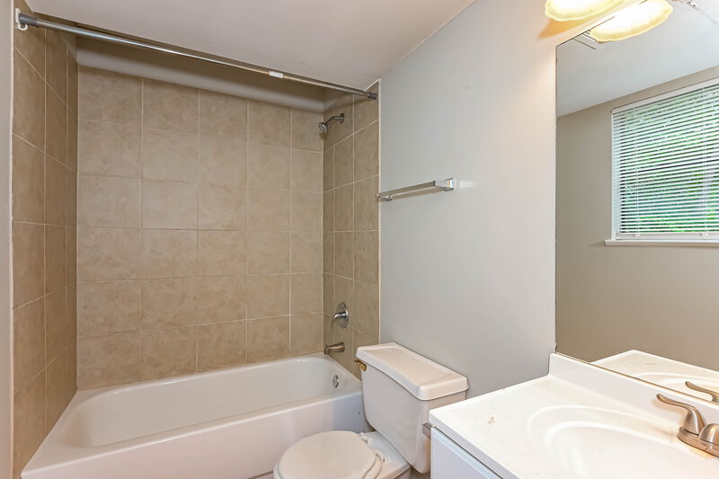 1,985/Mo, 3592 Riverchase Drive Decatur, GA 30034 Bathroom View