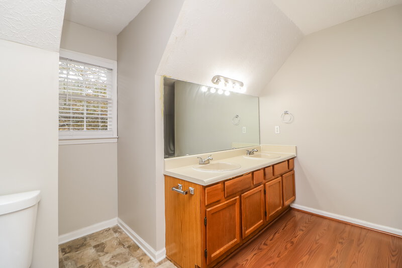 1,880/Mo, 1120 Appian Way Lawrenceville, GA 30046 Main Bathroom View