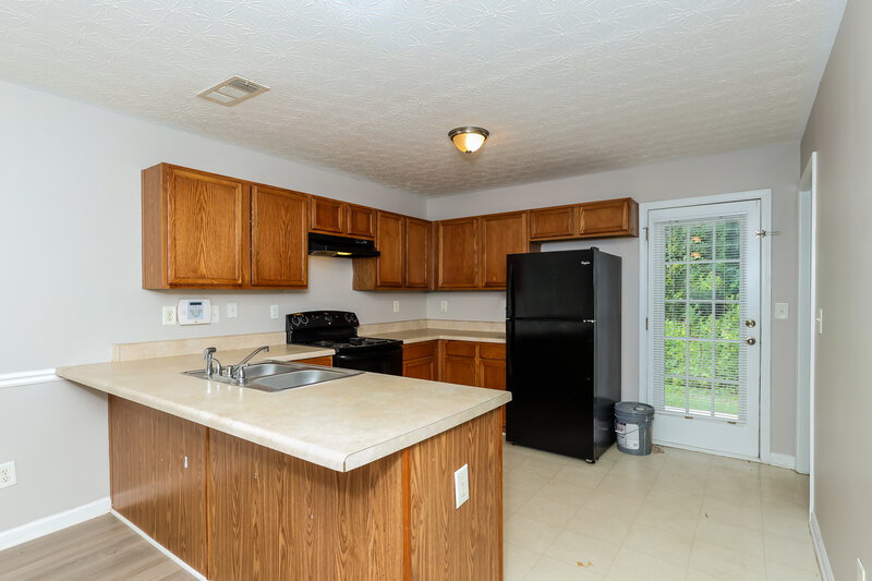 1,595/Mo, 609 Carlton Pointe Drive Palmetto, GA 30268 Kitchen View 2