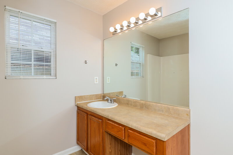 1,595/Mo, 609 Carlton Pointe Drive Palmetto, GA 30268 Main Bathroom View 2
