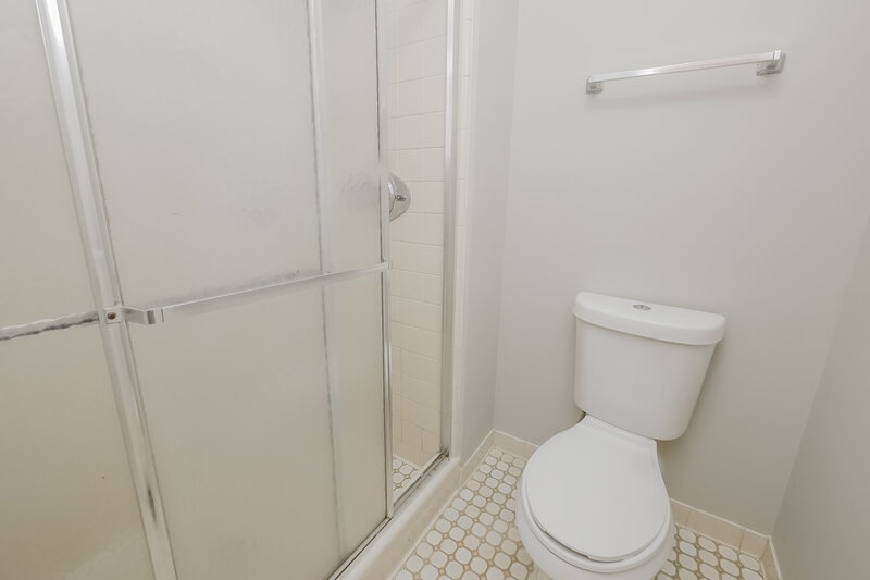 2,360/Mo, 220 N Fayette Court Fayetteville, GA 30214 Master Bathroom View 2