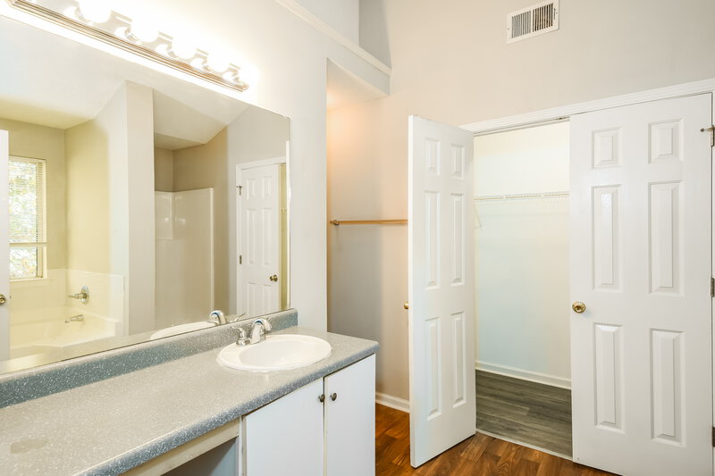 2,690/Mo, 4259 Waldrop Hills Terrace Decatur, GA 30034 Main Bathroom View