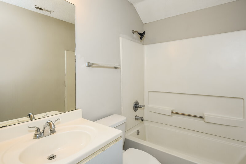 2,690/Mo, 4259 Waldrop Hills Terrace Decatur, GA 30034 Bathroom View