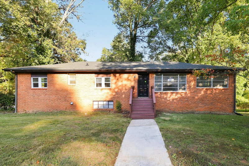 1,785/Mo, 2658 Riggs Drive East Point, GA 30344 External View