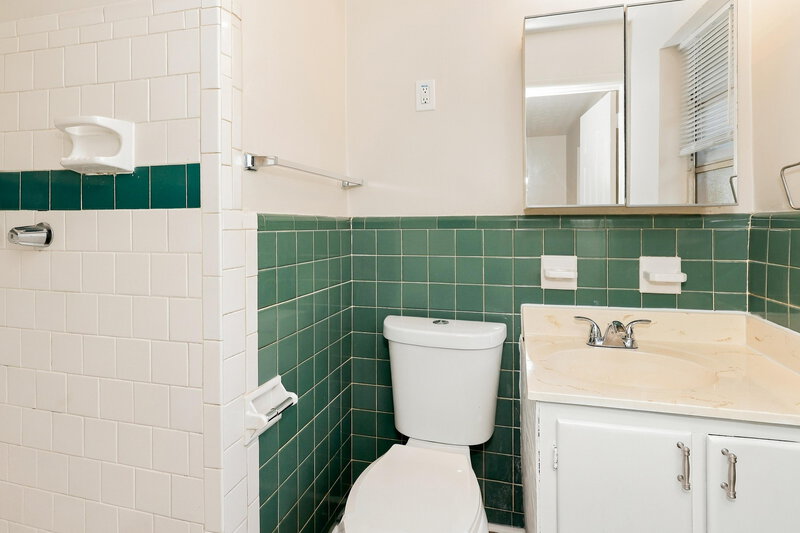 1,785/Mo, 2658 Riggs Drive East Point, GA 30344 Primary Bathroom View