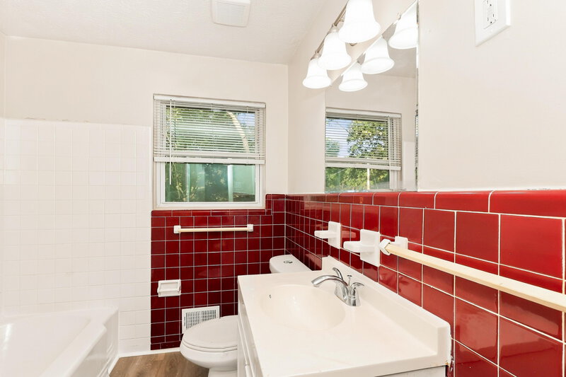 1,785/Mo, 2658 Riggs Drive East Point, GA 30344 Bathroom View