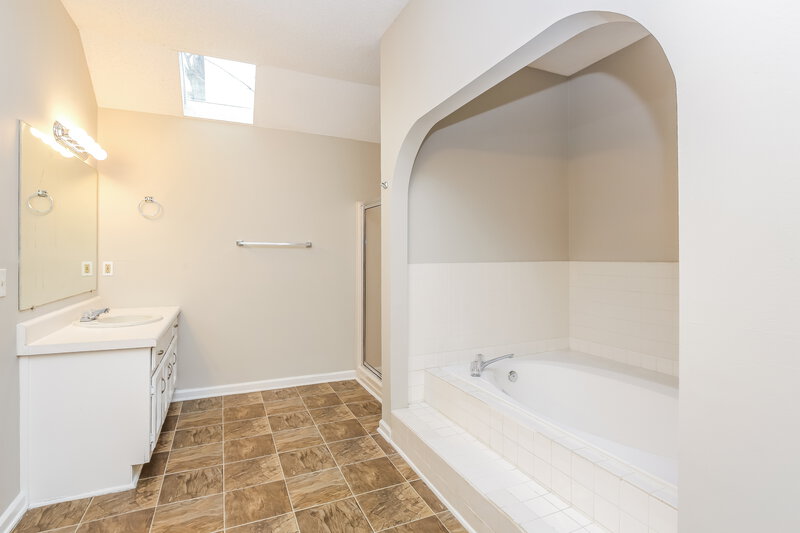 1,915/Mo, 2775 Waterford Park Drive Lawrenceville, GA 30044 Main Bathroom View 2