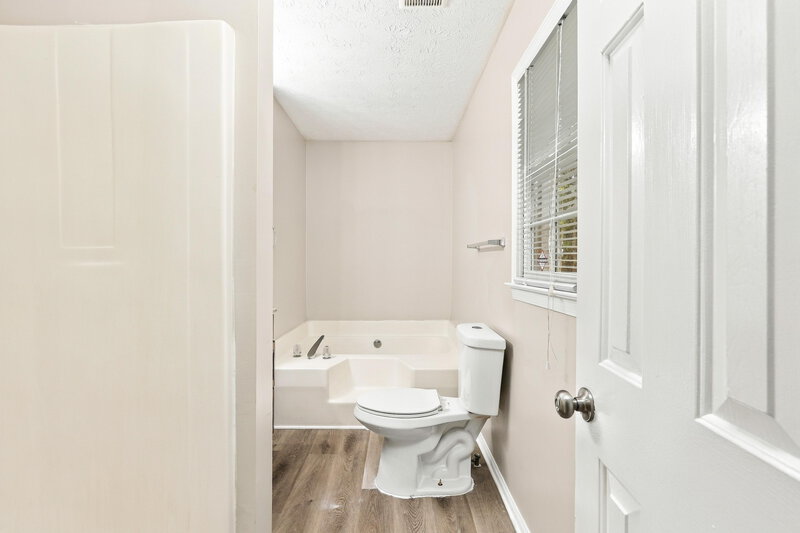 0/Mo, 286 Sweetwater Circle Powder Springs, GA 30127 Primary Bathroom View