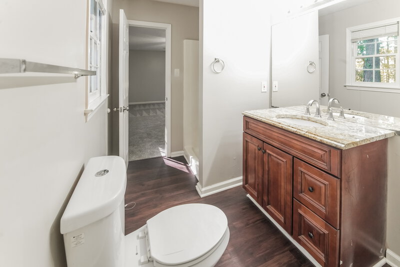 1,855/Mo, 286 Sweetwater Circle Powder Springs, GA 30127 Main Bathroom View