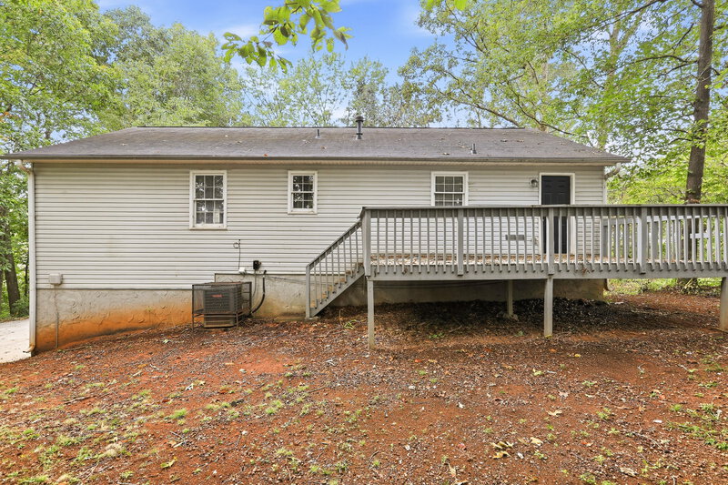 0/Mo, 286 Sweetwater Circle Powder Springs, GA 30127 Rear View