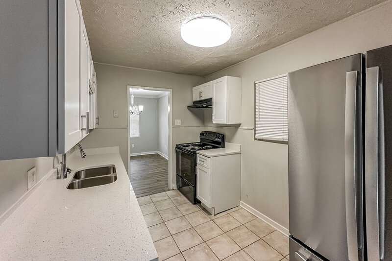 0/Mo, 1959 Oana Street Atlanta, GA 30310 Kitchen View 2