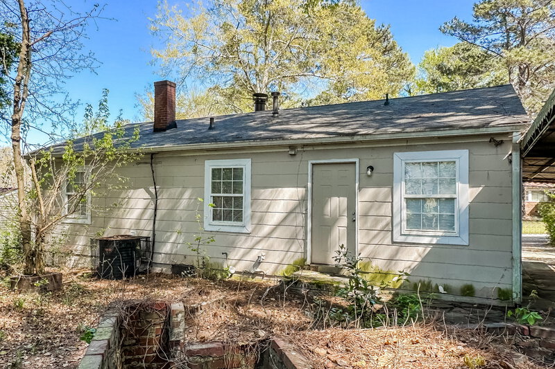 0/Mo, 1959 Oana Street Atlanta, GA 30310 Rear View