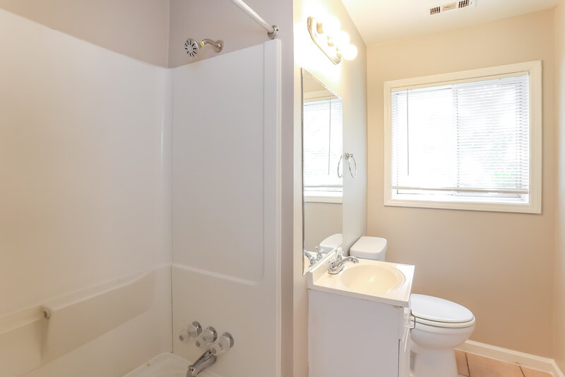 1,435/Mo, 1550 Flicker Road Jonesboro, GA 30238 Main Bathroom View