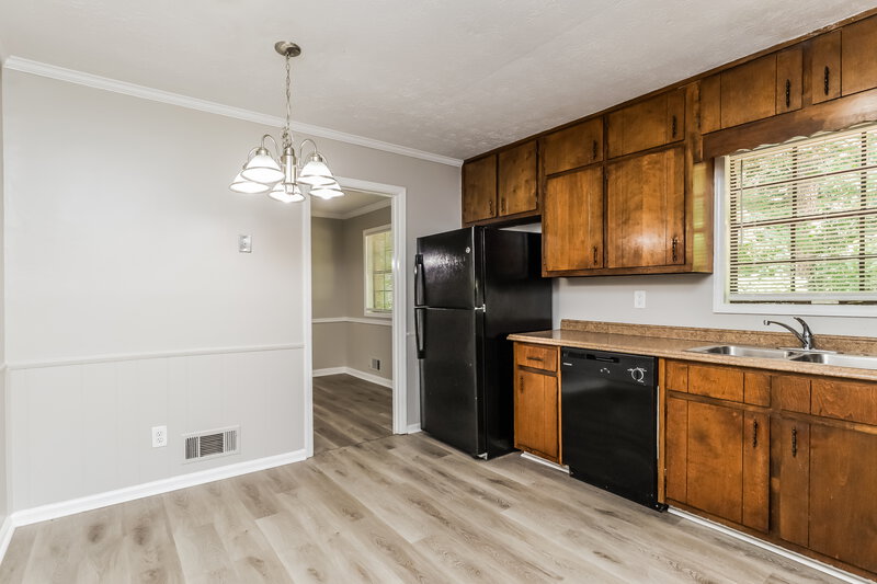 1,950/Mo, 3212 Goldenchain Drive Lithonia, GA 30038 Kitchen View 2