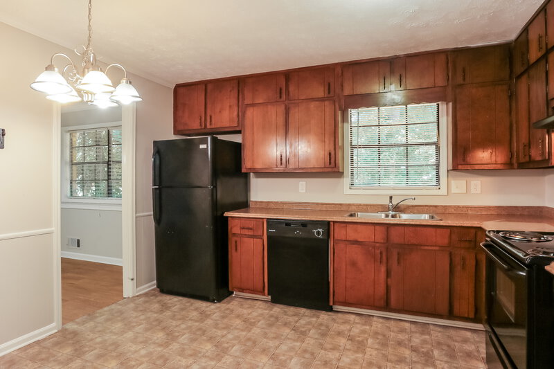 2,660/Mo, 3212 Goldenchain Drive Lithonia, GA 30038 Kitchen View