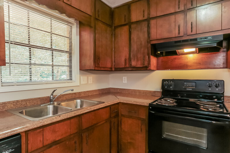 2,660/Mo, 3212 Goldenchain Drive Lithonia, GA 30038 Kitchen View 2