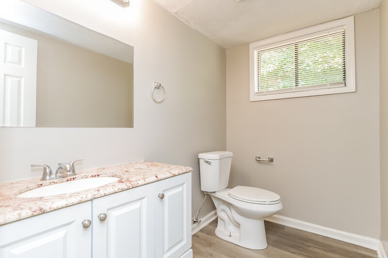 1,950/Mo, 3212 Goldenchain Drive Lithonia, GA 30038 Bathroom View