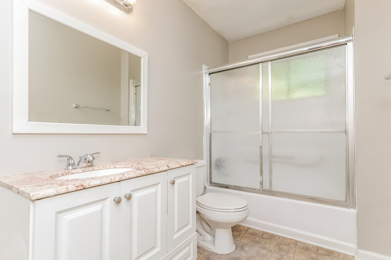 1,950/Mo, 3212 Goldenchain Drive Lithonia, GA 30038 Bathroom View 2