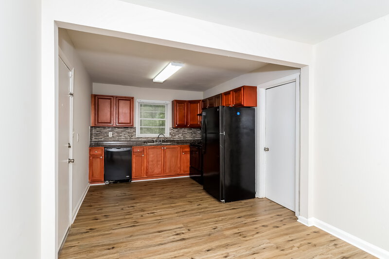 0/Mo, 6281 Denny Lane Mableton, GA 30126 Kitchen View 2