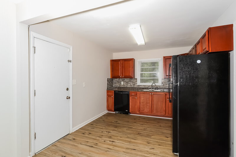 0/Mo, 6281 Denny Lane Mableton, GA 30126 Kitchen View 3