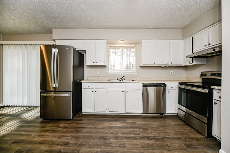 2,030/Mo, 48 Old Post Rd Jonesboro, GA 30238 Kitchen View