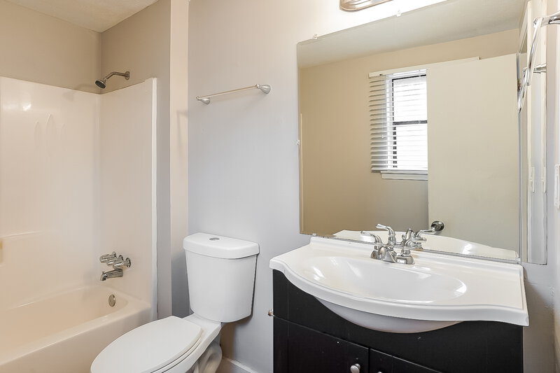 1,640/Mo, 5840 Pair Court Douglasville, GA 30135 Main Bathroom View