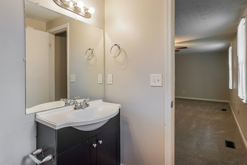 1,640/Mo, 5840 Pair Court Douglasville, GA 30135 Main Bathroom View 2