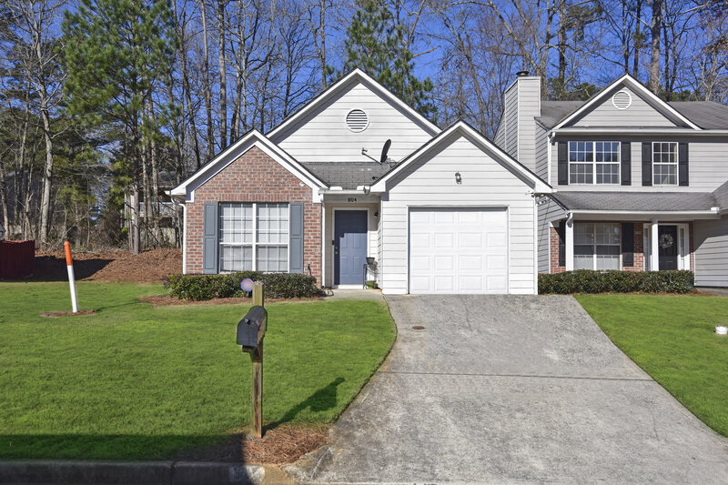 1,690/Mo, 804 Hillandale Lane Lithonia, GA 30058 External View