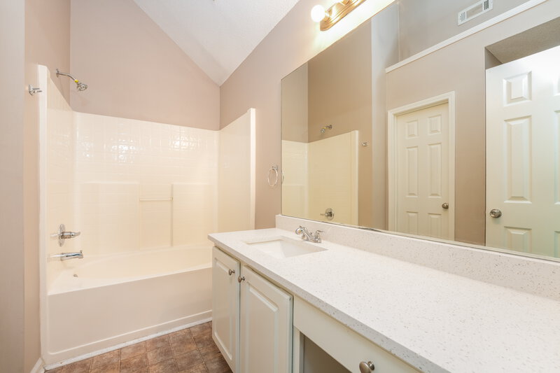 1,595/Mo, 804 Hillandale Lane Lithonia, GA 30058 Main Bathroom View