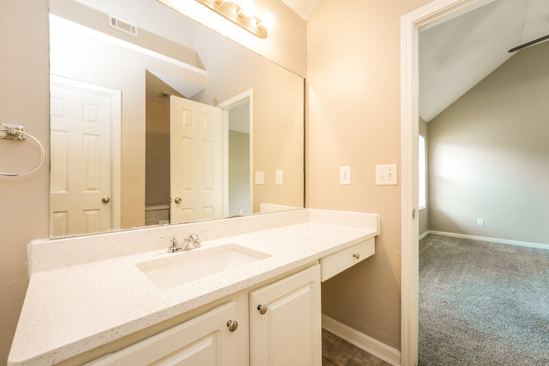 1,595/Mo, 804 Hillandale Lane Lithonia, GA 30058 Main Bathroom View 2