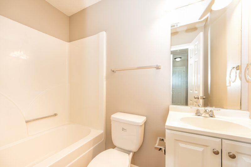 1,595/Mo, 804 Hillandale Lane Lithonia, GA 30058 Bathroom View